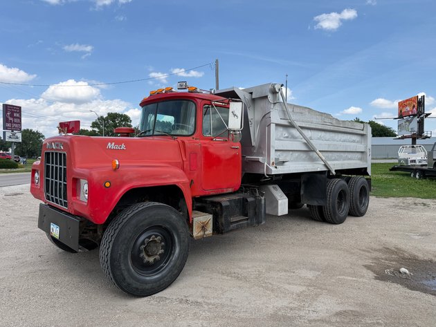 Image for Eastern Nebraska's Late Model Truck, Trailer, Construction & Farm Equipment No Reserve LIVE Auction