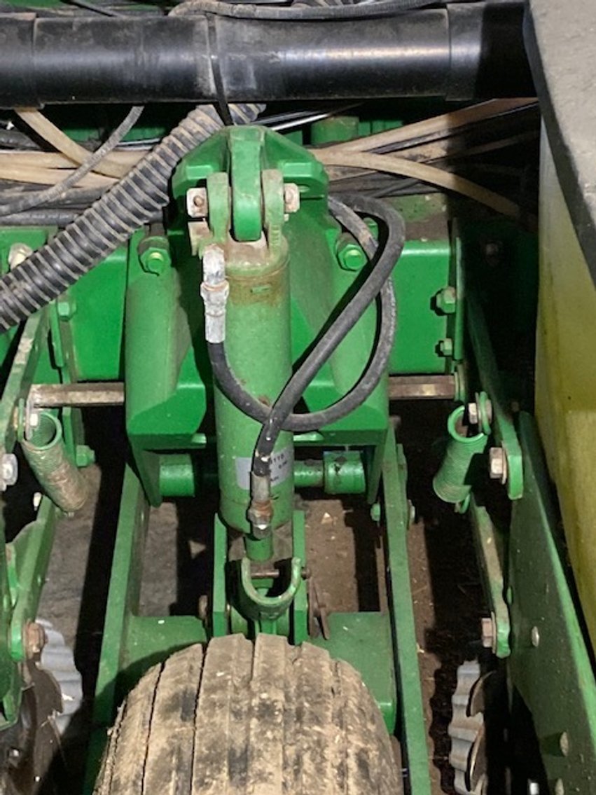 Image for John Deere 1760 Planter