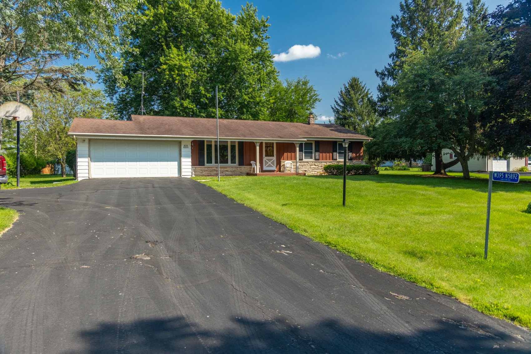 Image for Oconomowoc Ranch Home W395N5892 Laketon Ave For Sale by Online Bidding