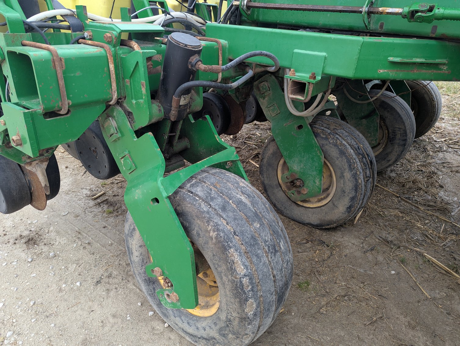 Image for Auction Time: 2002 John Deere 1780 16R22 Planter