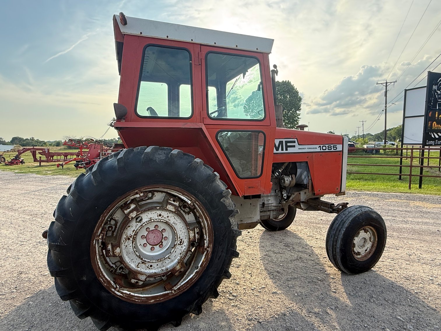 Image for Massey Ferguson 1085 Ag Tractor