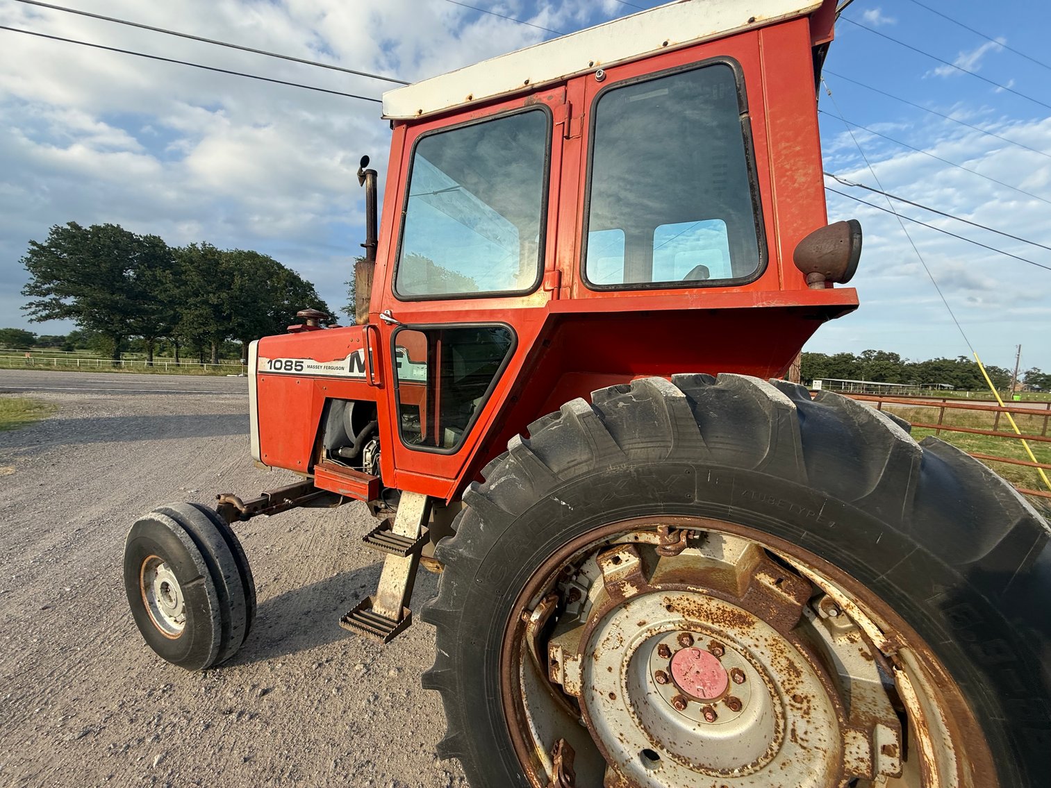 Image for Massey Ferguson 1085 Ag Tractor