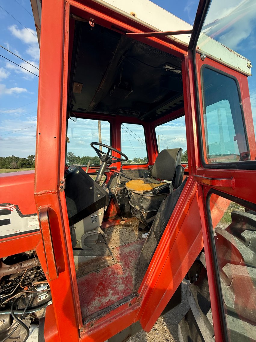 Image for Massey Ferguson 1085 Ag Tractor