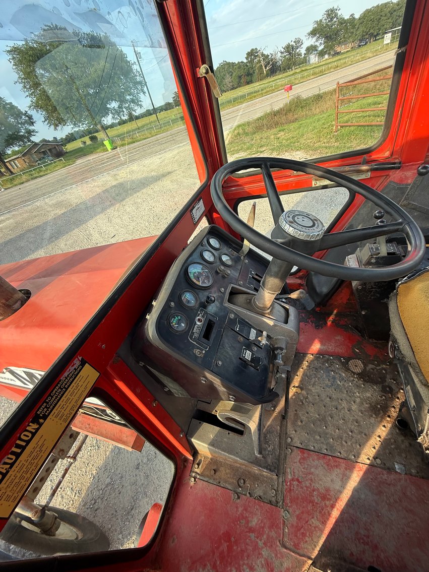 Image for Massey Ferguson 1085 Ag Tractor