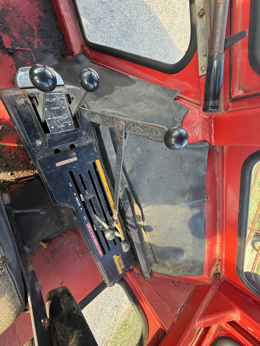 Image for Massey Ferguson 1085 Ag Tractor