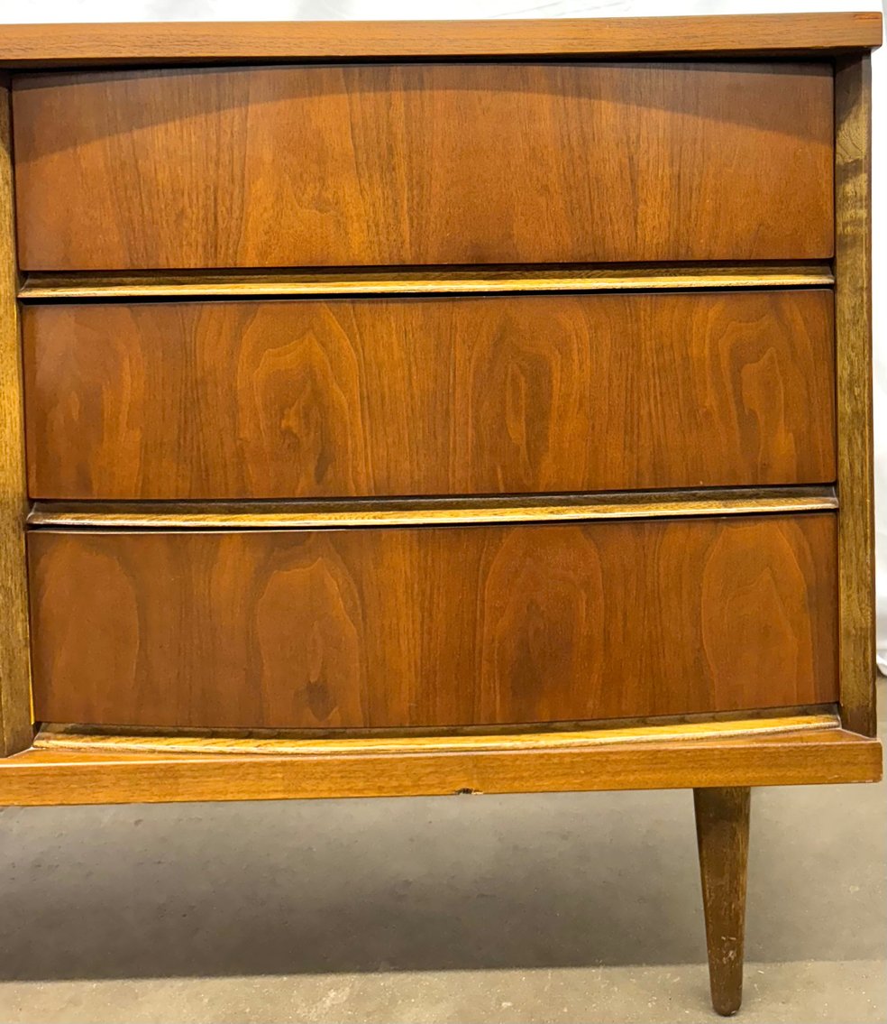 Image for Past & Present Finds Estate Auction: Vintage & Antique Treasures, Art, Furniture, Décor & More