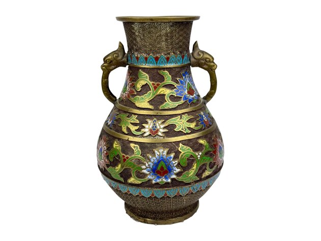 Image for Past & Present Finds Estate Auction: Vintage & Antique Treasures, Art, Furniture, Décor & More