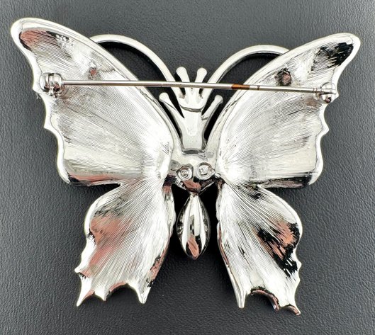 Image for Glamour & Grace: Antique & Vintage Costume Jewelry Auction