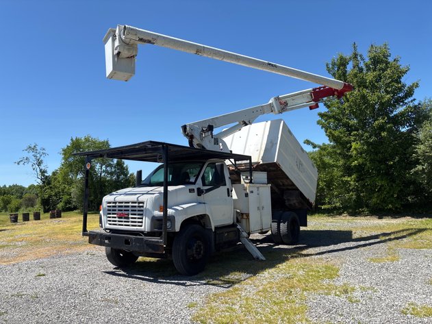 Image for 2004 GMC C7500 w/ Altec LR 55 Aerial Bucket Unit & Dumping Chip Body