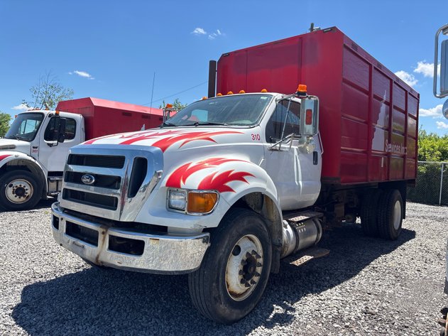 Image for 2015 Ford F-750 Truck w/ 16’ dumping hydraulic chip body