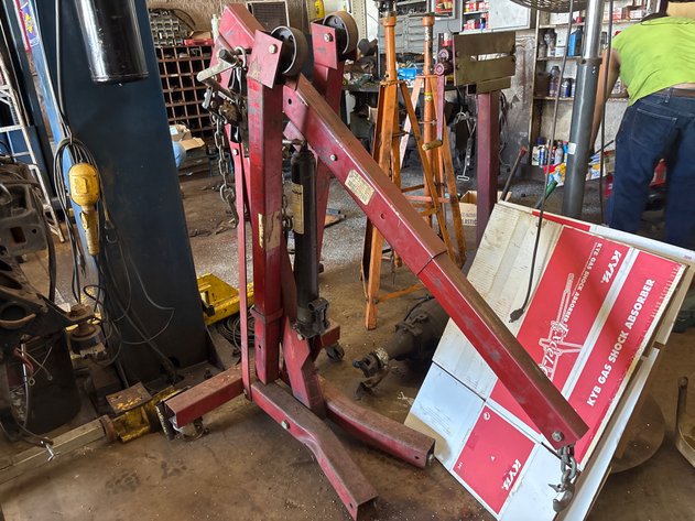 Image for Engine hoist and heavy duty mobile crane