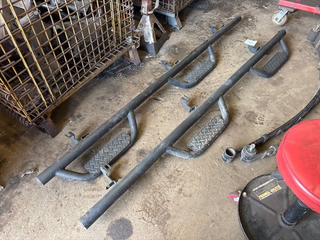 Image for (2) new leaf springs and (2) used side step