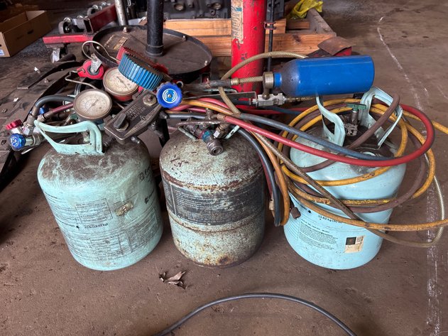 Image for (3) partial tanks of refrigerant, hoses, and guages