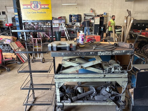 Image for Heavy duty Lift table on wheels and shop display shelf