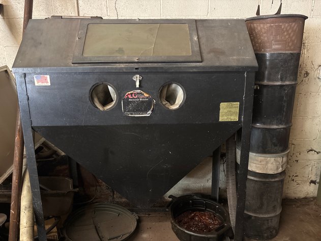 Image for Sand blaster cabinet with dust collector