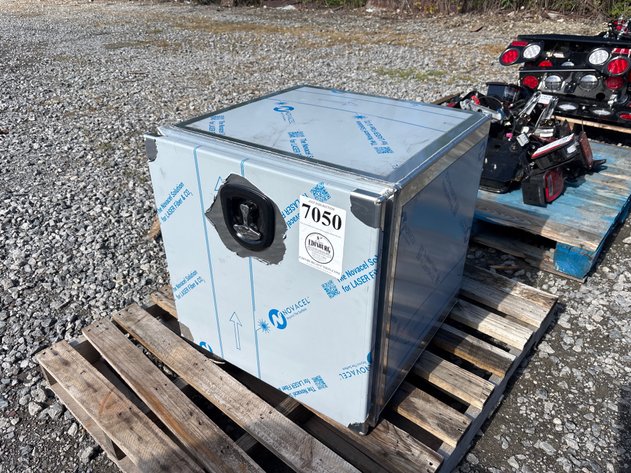 Image for D1g. Truck tool box