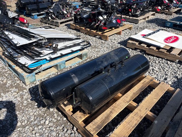 Image for D1g. (2) air tanks