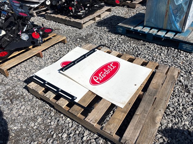 Image for D1g. (2) peterbilt mud flaps