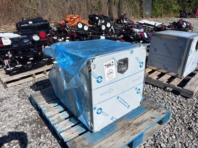 Image for D1g. Truck tool box