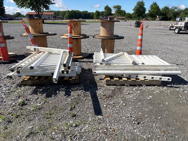 Image for D4b. (2) pallets of White fencing