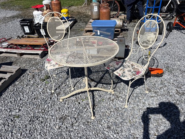 Image for D1. Steel outdoor table and (2) chairs