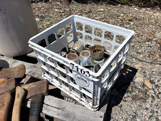 Image for D1. Vintage auto hub caps