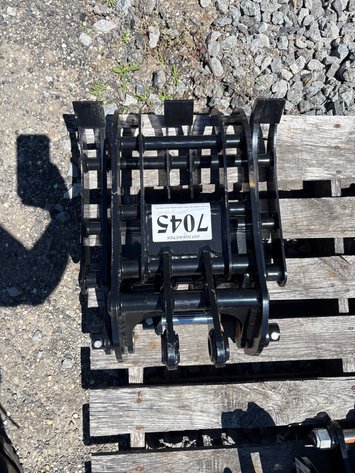 Image for E2. Excavator log Grapple