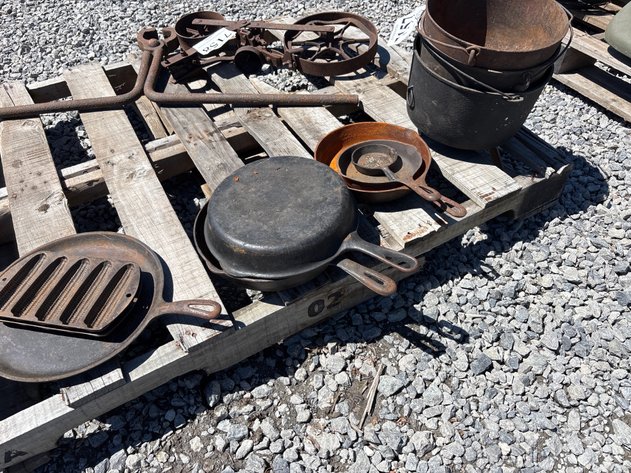 Image for D1. Cast iron pots and pans