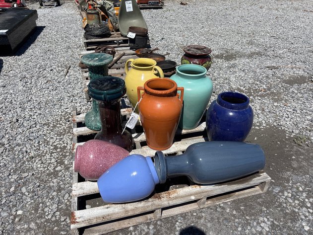 Image for D1. (10) ceramic planters