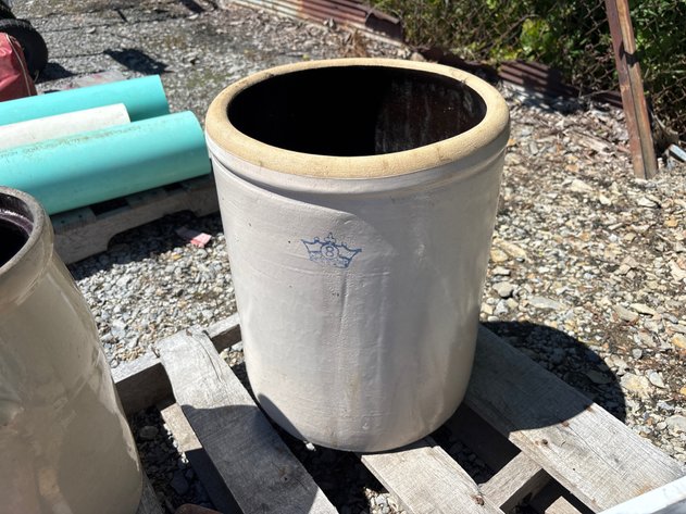 Image for D1. Large vintage crock