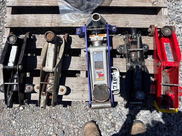 Image for D1. (5) floor jacks
