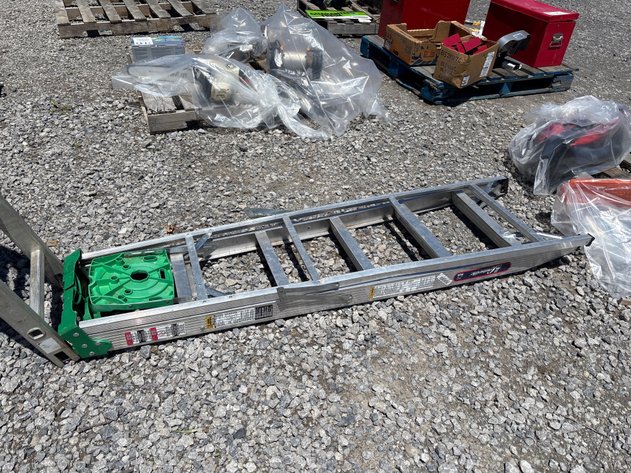 Image for D1. 6ft aluminum step ladder