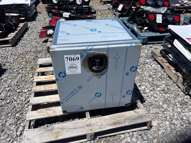 Image for D1g. Truck tool box