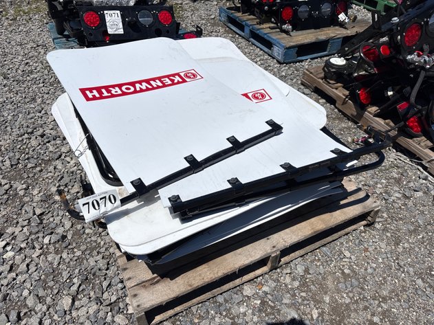 Image for D1g. Kenworth mud flaps