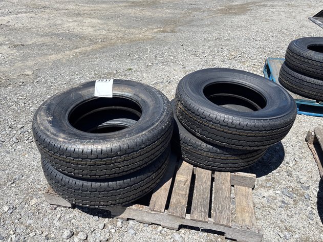 Image for E1p new set 4 – ST225/75R15 radial trailer tires