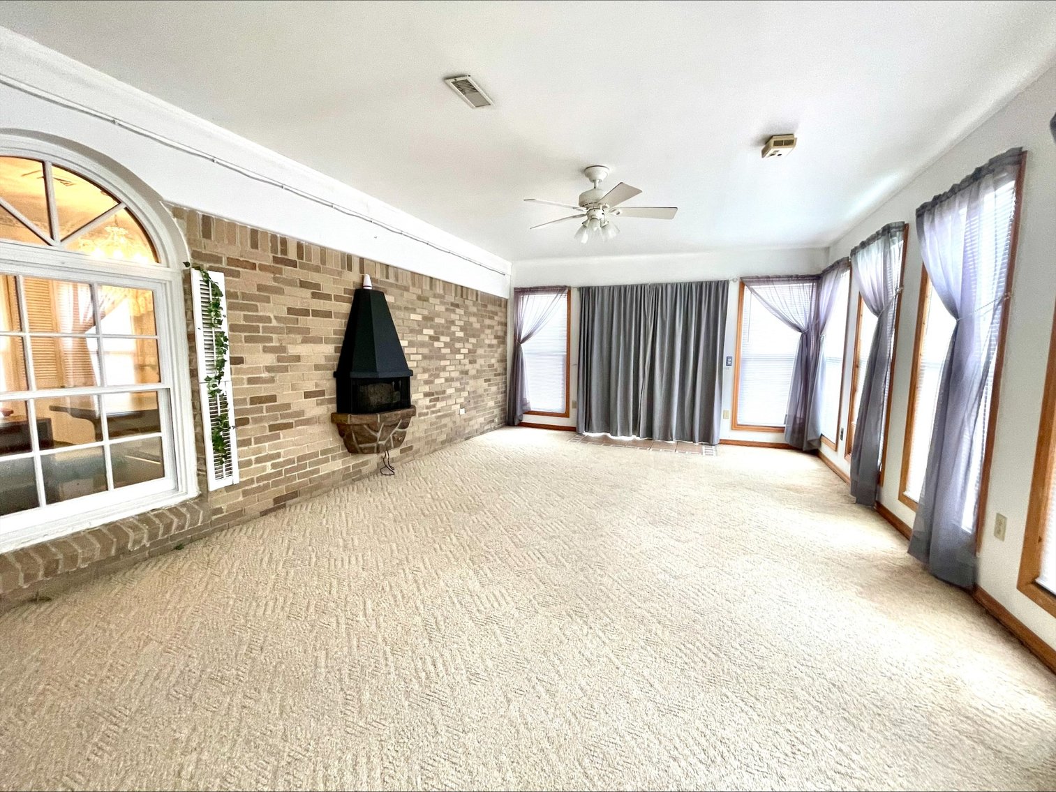 Image for MINIMUM BID AUCTION $99,000! 2127 Maryland Pl