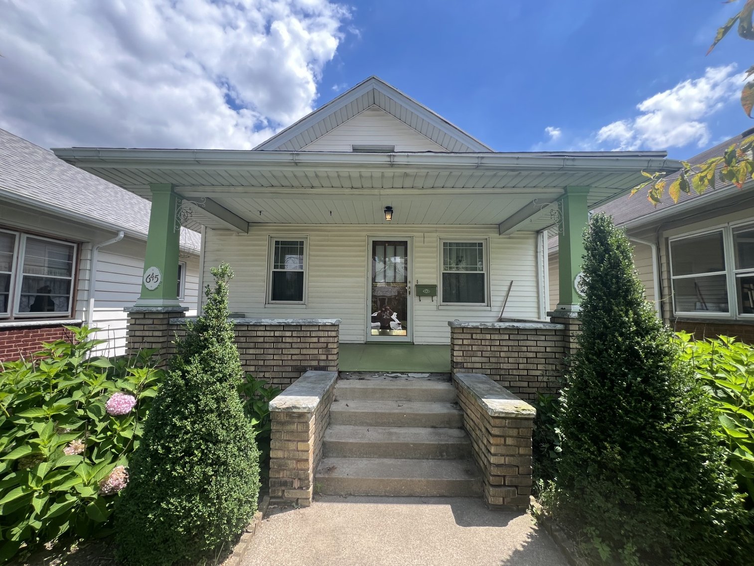 Image for MINIMUM BID AUCTION $39,000! 645 Geneva Ave