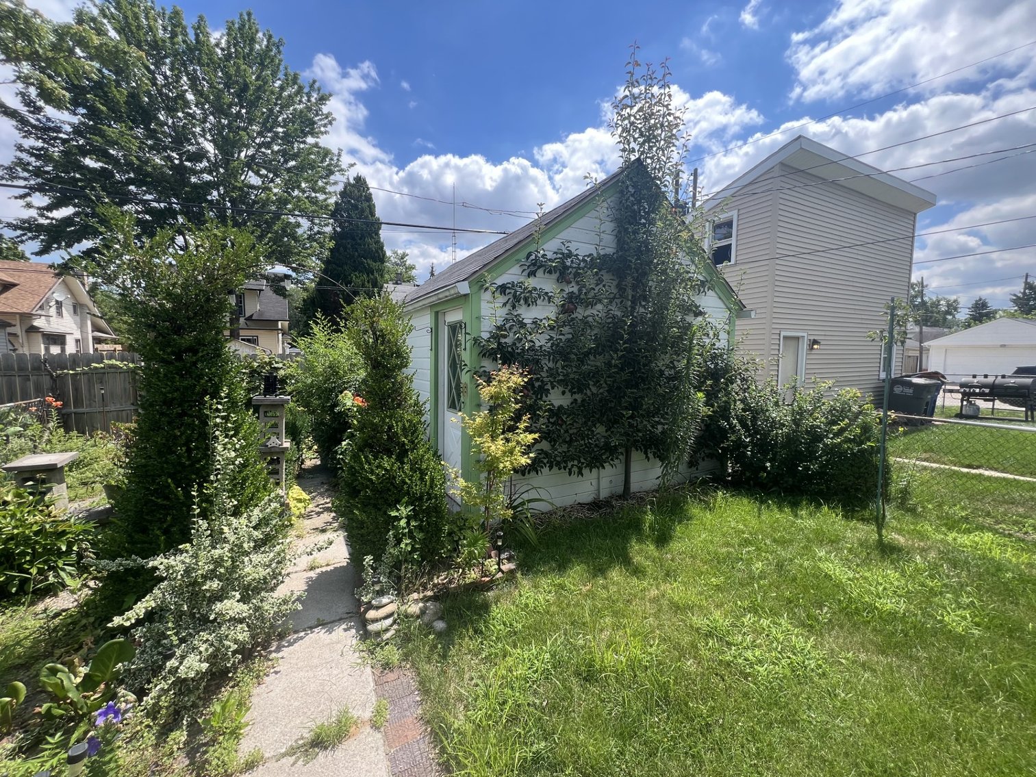 Image for MINIMUM BID AUCTION $39,000! 645 Geneva Ave