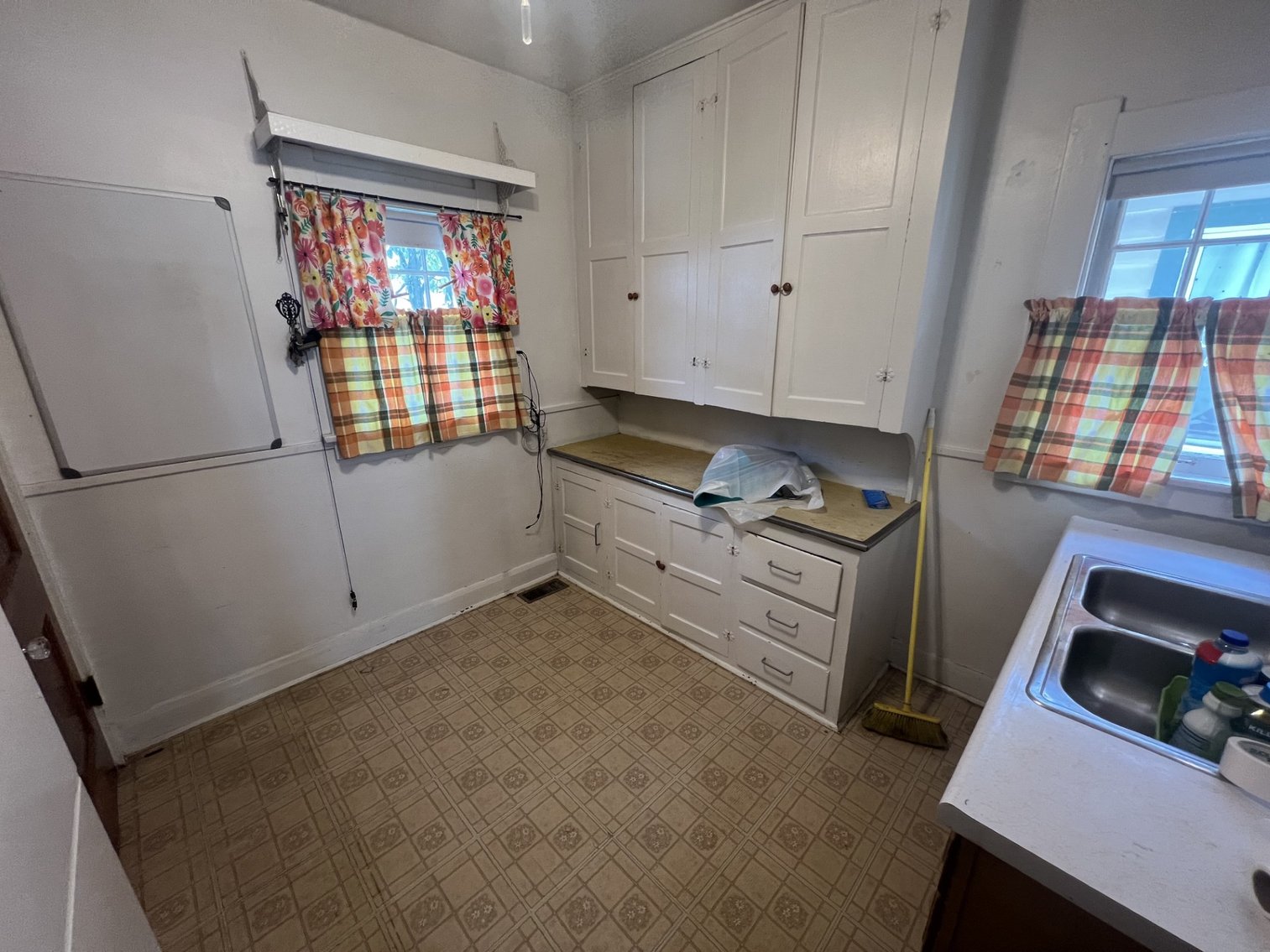 Image for MINIMUM BID AUCTION $39,000! 645 Geneva Ave