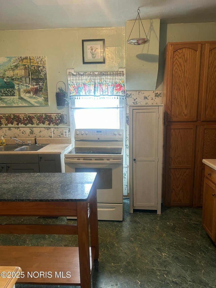 Image for MINIMUM BID AUCTION $40,000! 245 Plymouth St