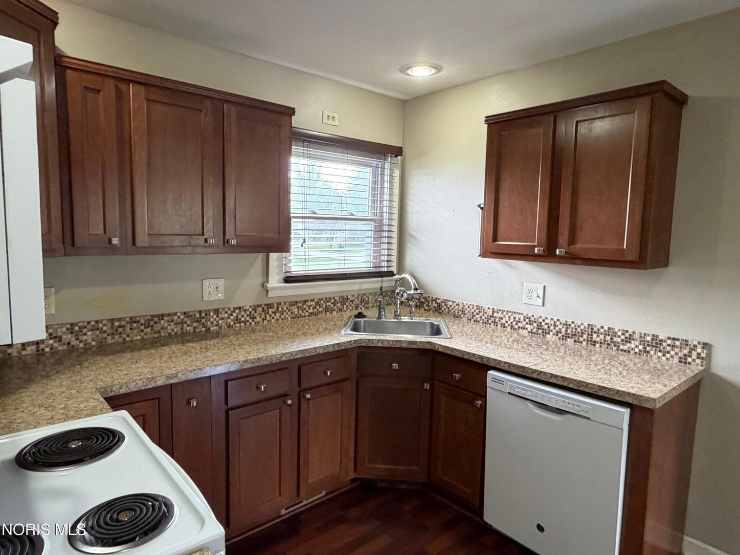 Image for MINIMUM BID AUCTION $110,000! 1054 Scott St