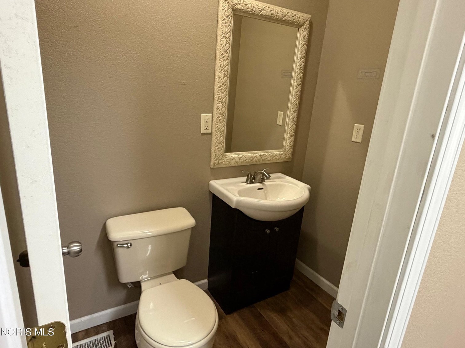 Image for MINIMUM BID AUCTION $110,000! 1054 Scott St