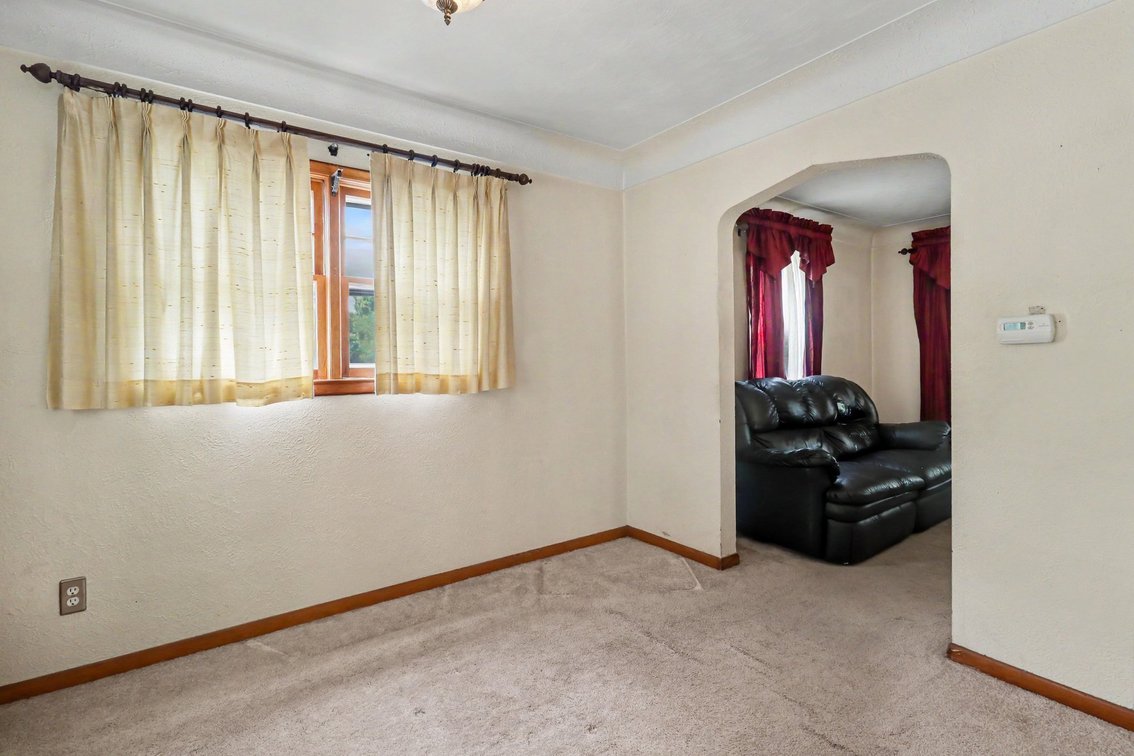Image for MINIMUM BID AUCTION $75,000! 1204 Hawk St