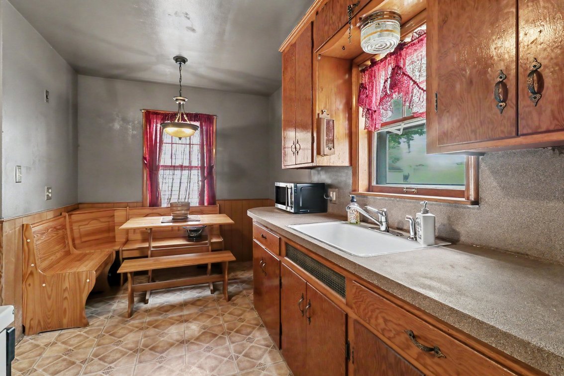Image for MINIMUM BID AUCTION $75,000! 1204 Hawk St