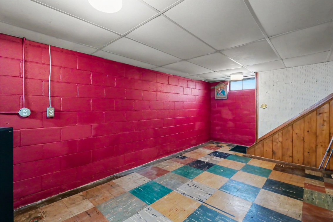 Image for MINIMUM BID AUCTION $75,000! 1204 Hawk St
