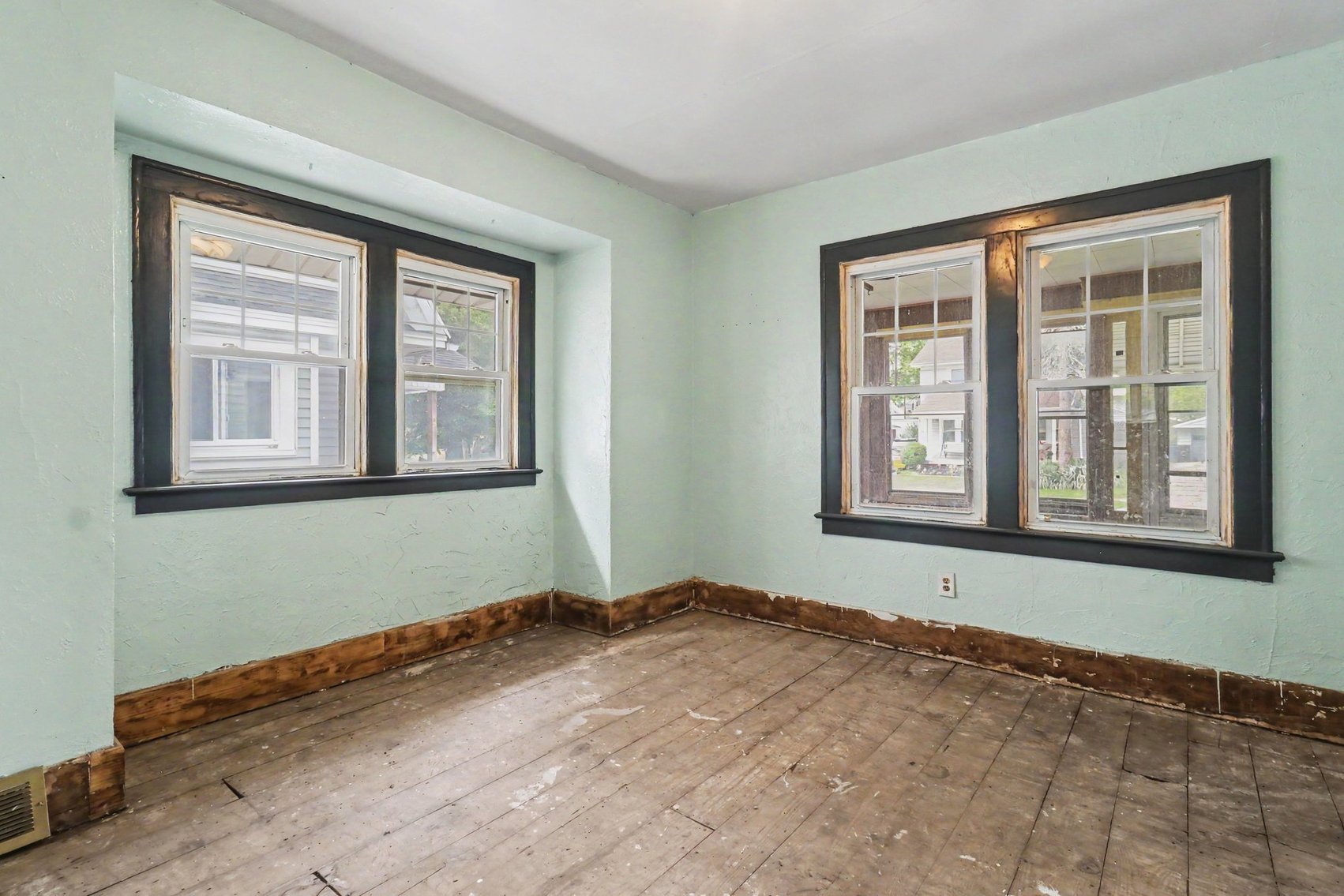 Image for ABSOLUTE AUCTION! 4114 Eastway St