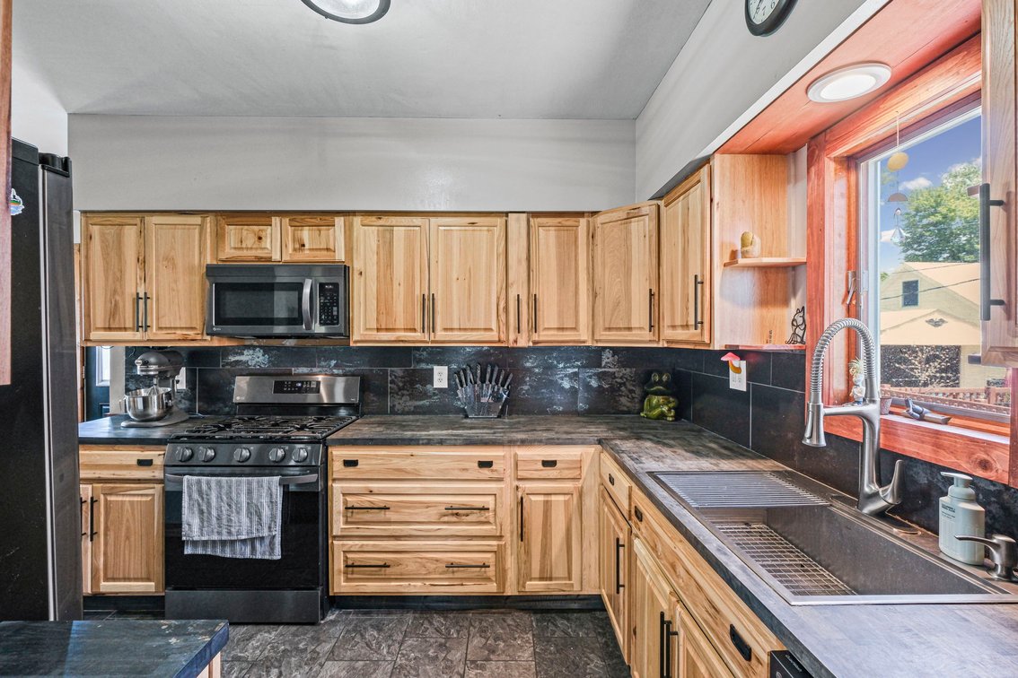 Image for MINIMUM BID AUCTION $99,000! 2559 106th St
