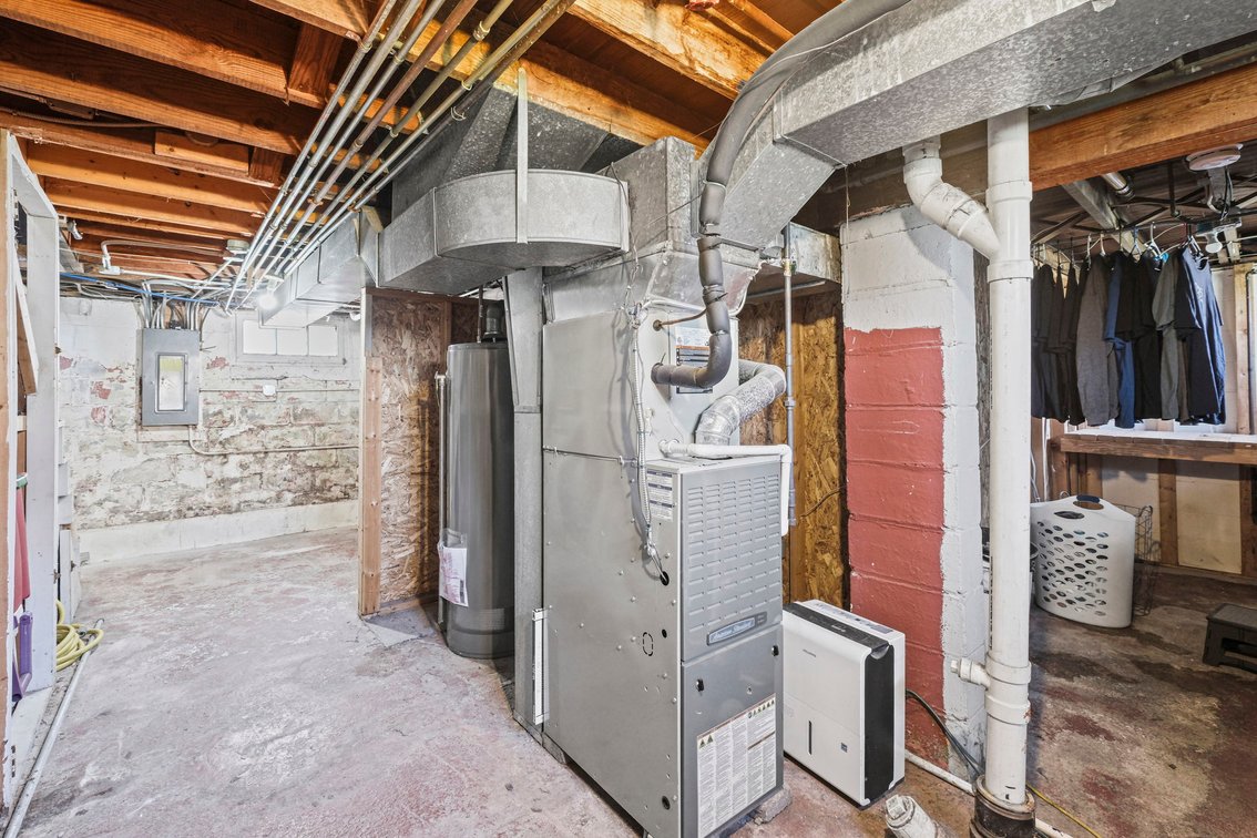 Image for MINIMUM BID AUCTION $99,000! 2559 106th St
