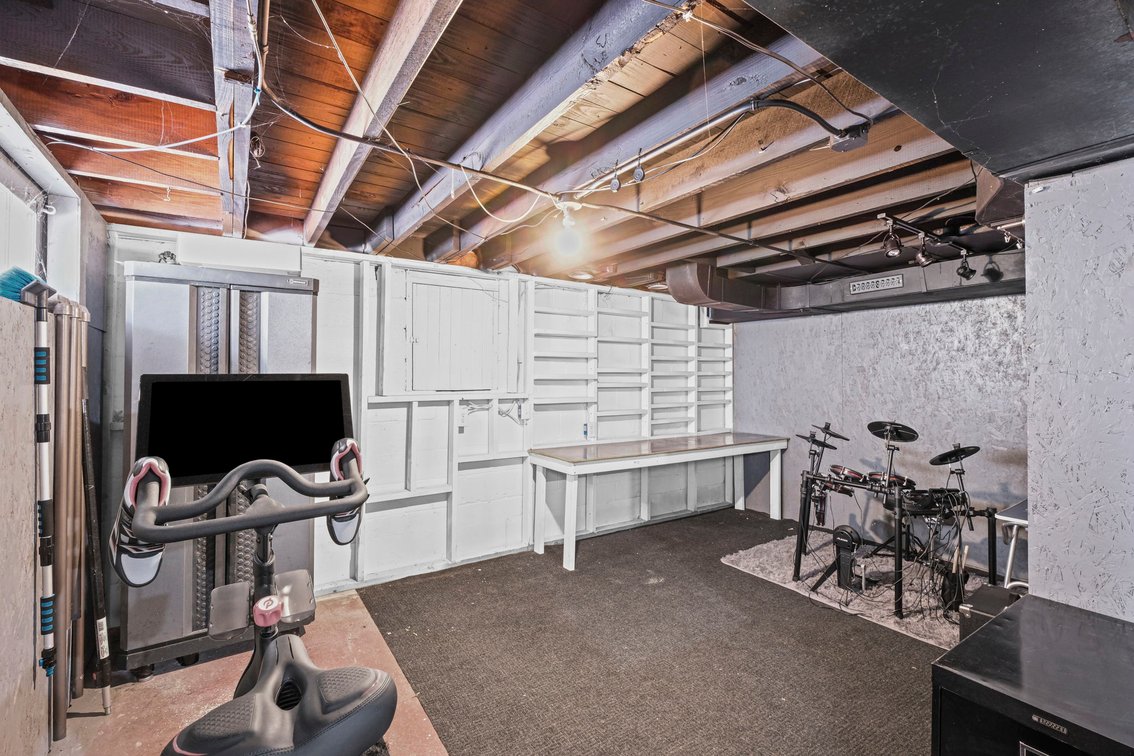 Image for MINIMUM BID AUCTION $99,000! 2559 106th St