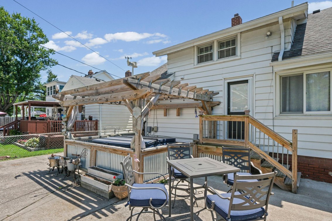 Image for MINIMUM BID AUCTION $99,000! 2559 106th St